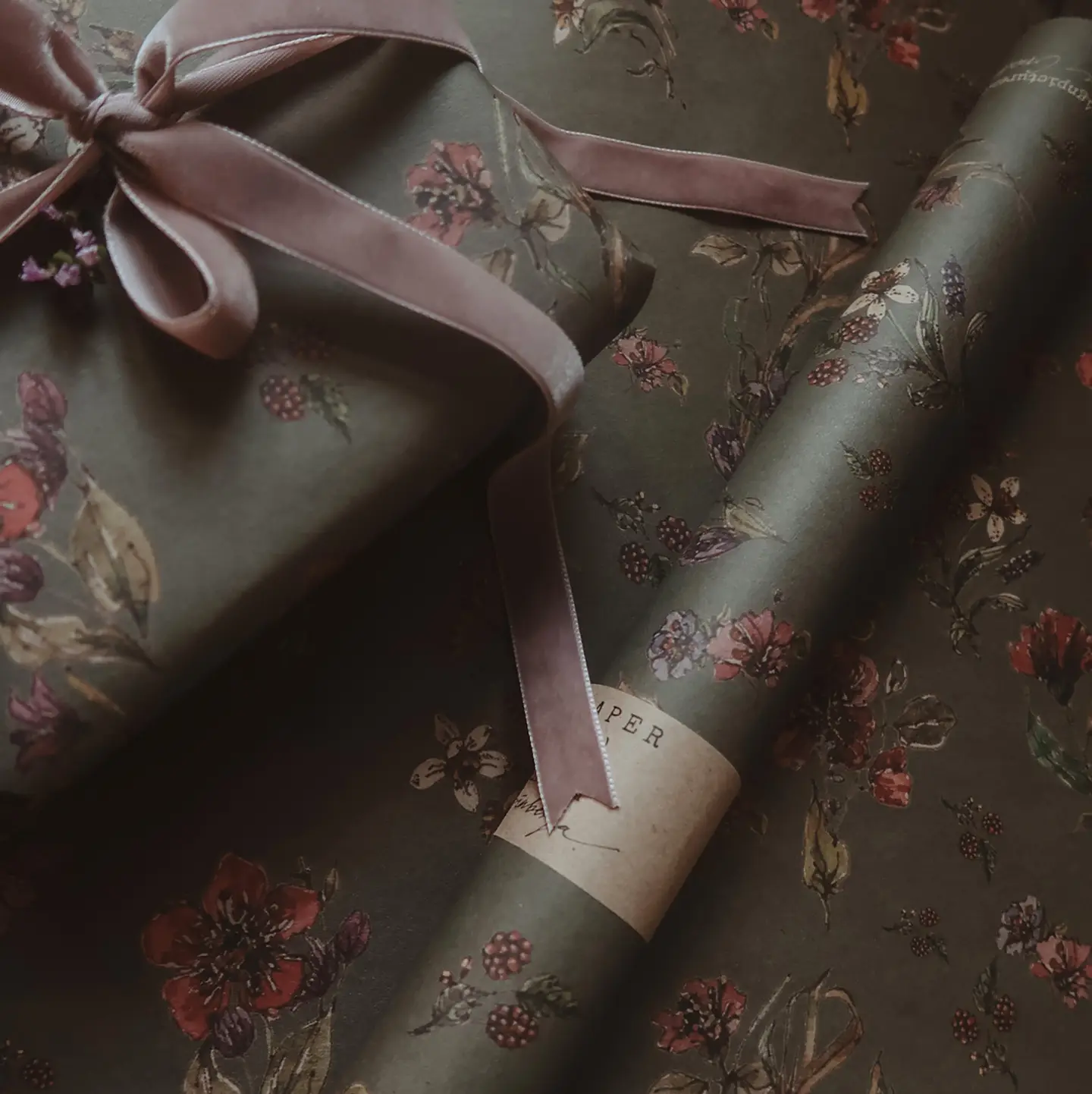 set 3 buc hartie ambalat gri floral set 3 buc hartie ambalat gri floral