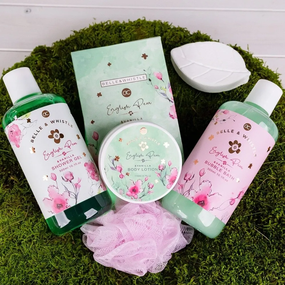 set de baie belle & whistle într o cadă din tablă imprimată set de baie belle & whistle într o cadă din tablă imprimată