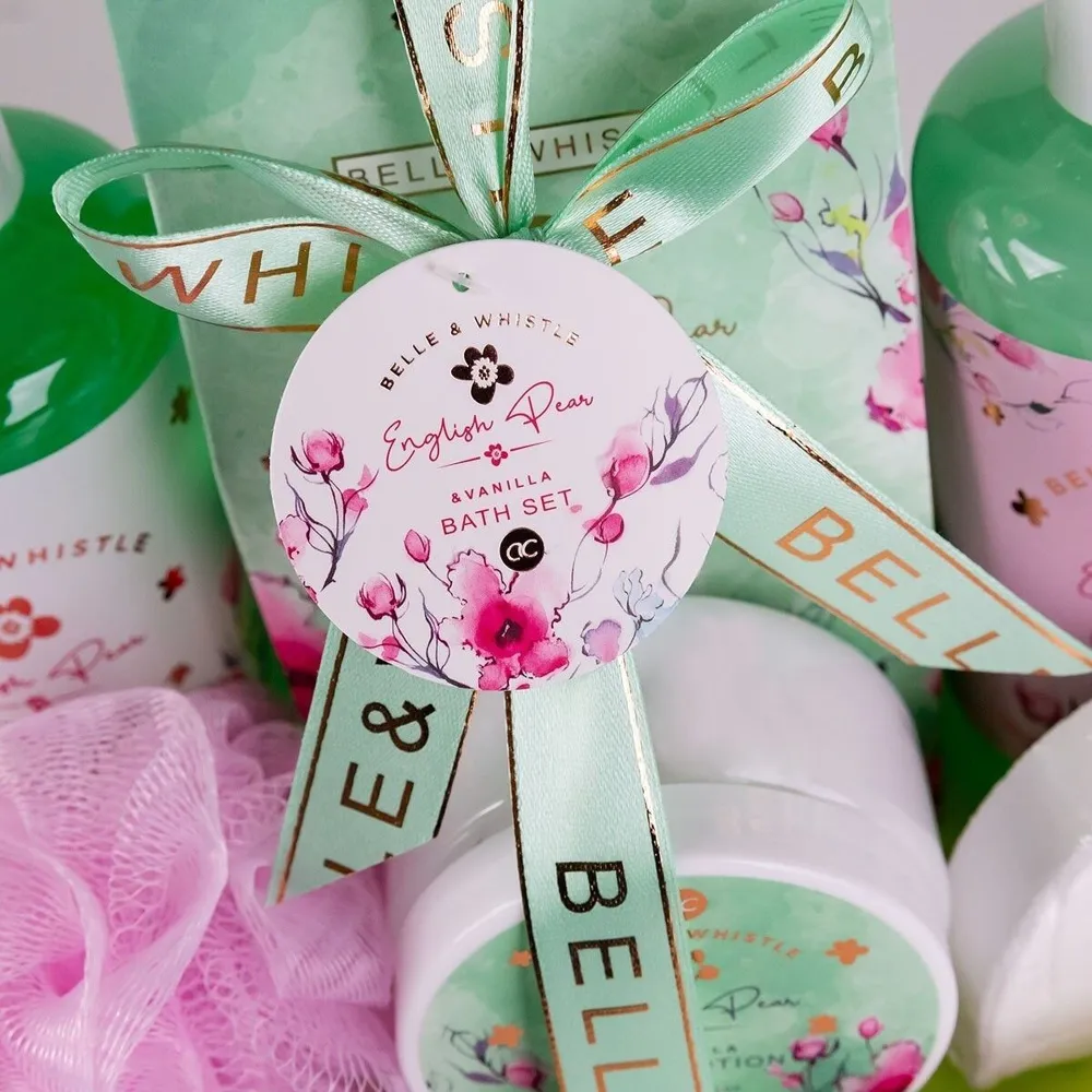 set de baie belle & whistle într o cadă din tablă imprimată set de baie belle & whistle într o cadă din tablă imprimată